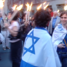 Participants in the March of Life Holocaust-remembrance procession (4/15/2007).