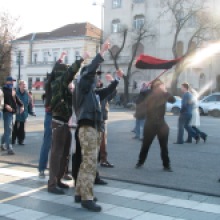 Anarchist counter-demonstrators at Hungarist rally on Heroes' Square (2/9/2008).