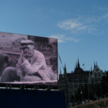Image of Nazi concentration-camp prisoner at Hungarian Socialist Party Peace Day rally (5/9/2008).